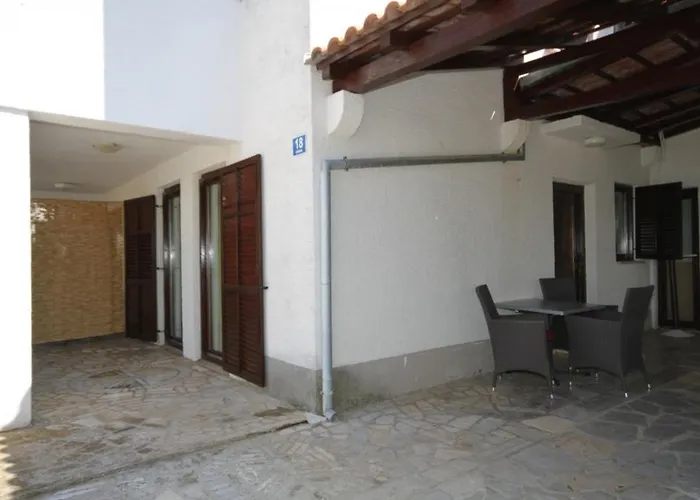 Apartment With A Parking Space Mali Lošinj